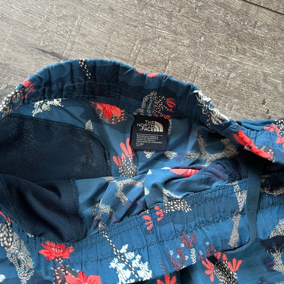 North Face Cactus Patterned Shorts - Picture 3 of 3